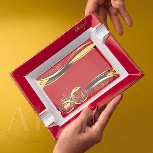 Zestaw akcesoriów 51003240 Davidoff Year of the Snake LE (popielnica, wyrzynarka, stojak, etui)